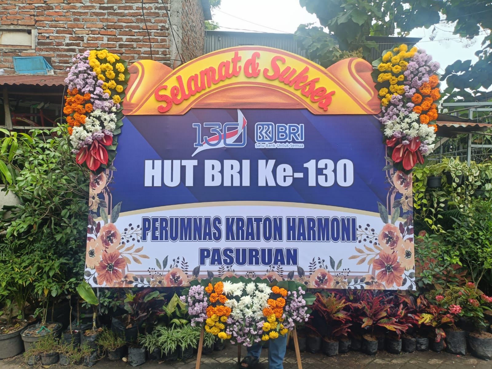 karangan bunga hut bri surabaya